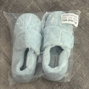 Light Blue Vermont Store women’s slippers size 9